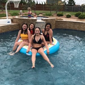 Meet your Posher, Olivia